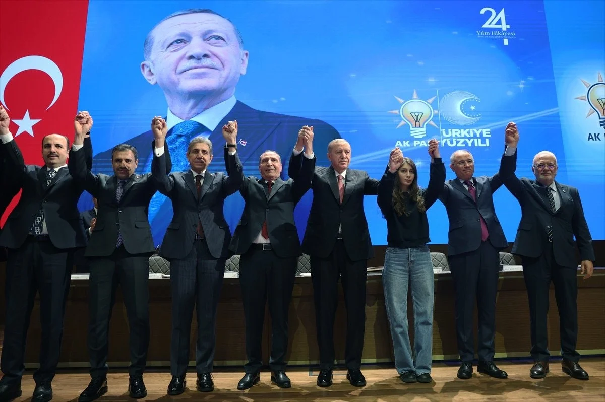 Cumhurbaşkanı Recep Tayyip Erdoğan, MKYK toplantısı öncesinde AK Parti’ye katılan