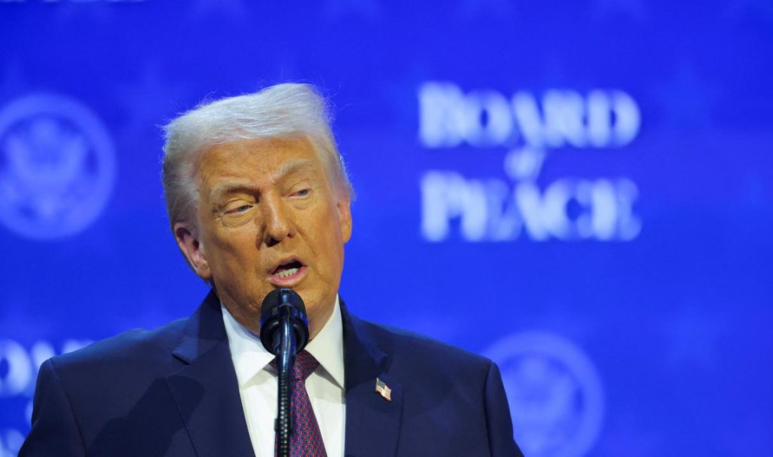 Davos dönüşünde uçakta konuşan ABD Başkanı Donald Trump, İran’dan Grönland’a