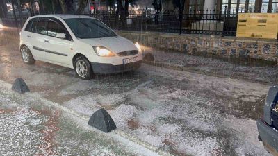 Muğla’nın Menteşe ilçesinde etkili olan sağanak ve dolu yağışı nedeniyle