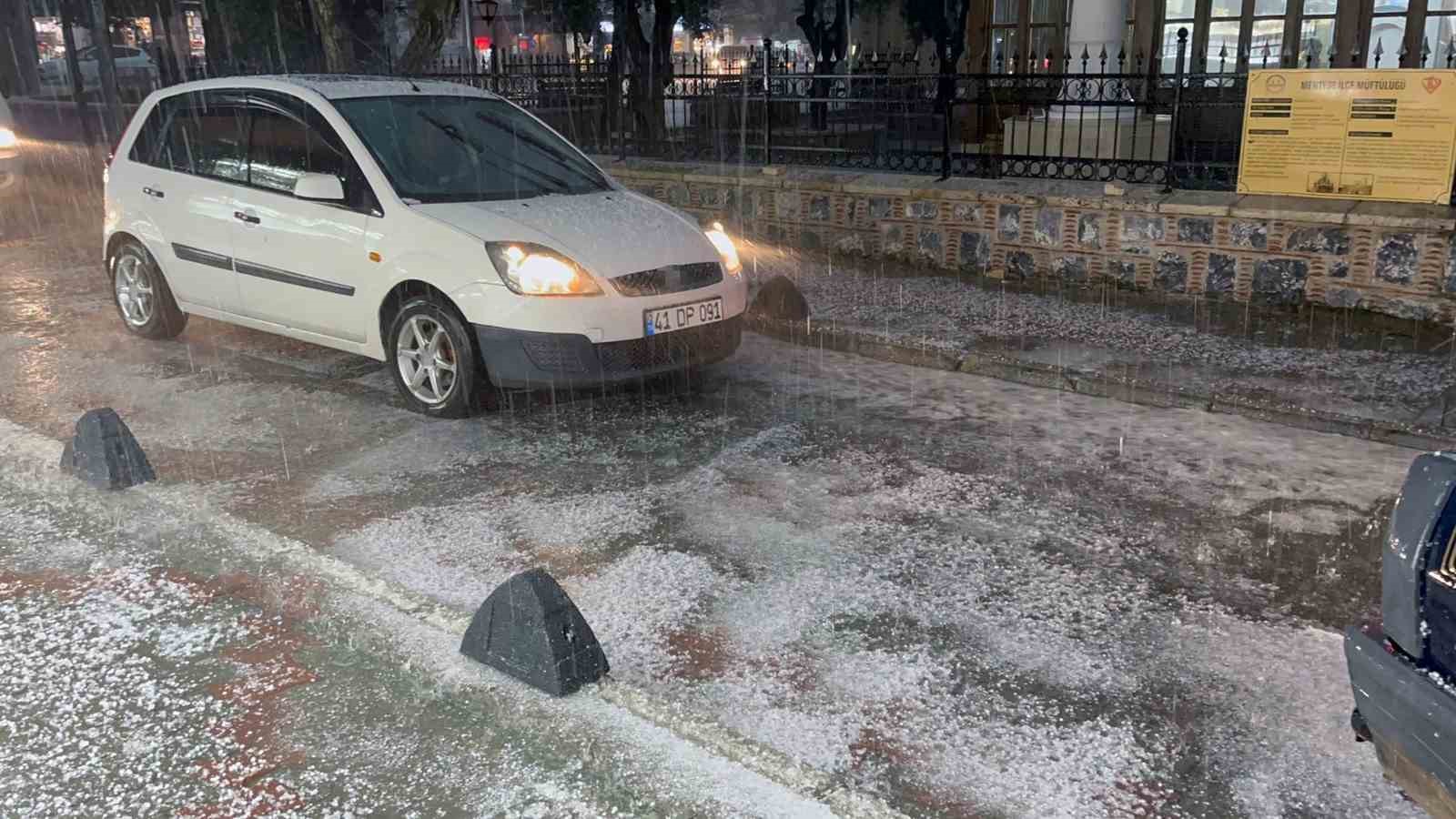 Muğla’nın Menteşe ilçesinde etkili olan sağanak ve dolu yağışı nedeniyle
