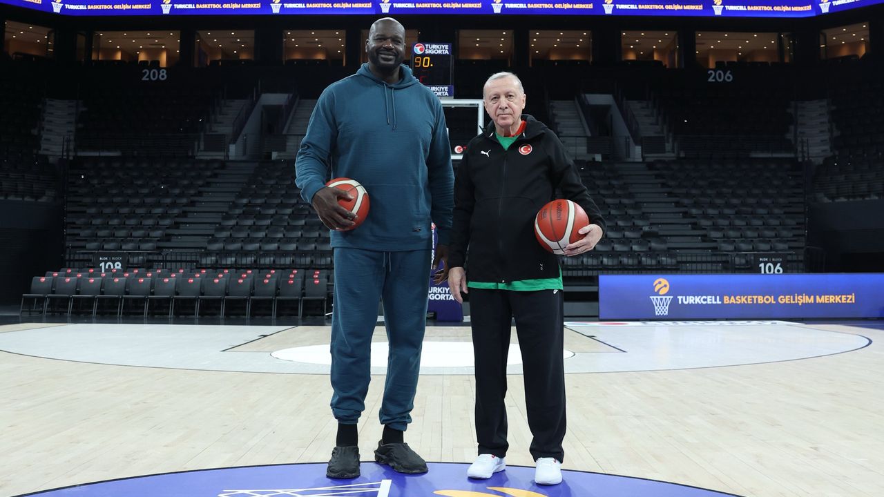Cumhurbaşkanı Recep Tayyip Erdoğan, basketbolun efsane isimlerinden Shaquille O’Neal ile