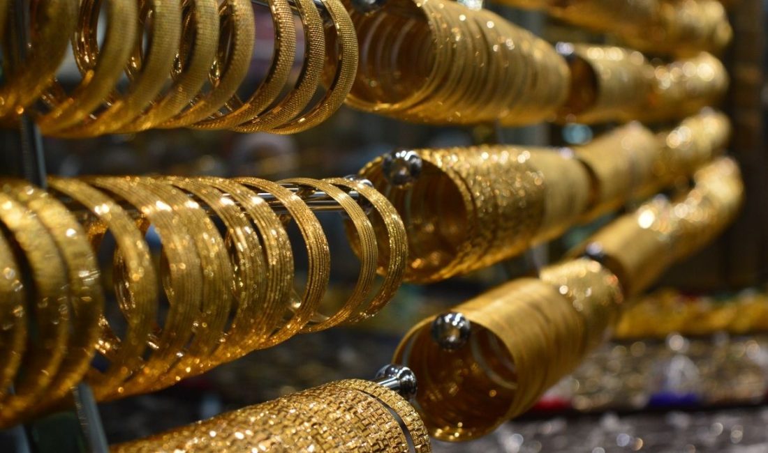 Altının gram fiyatı, güne yükselişle başlamasının ardından 6 bin 905