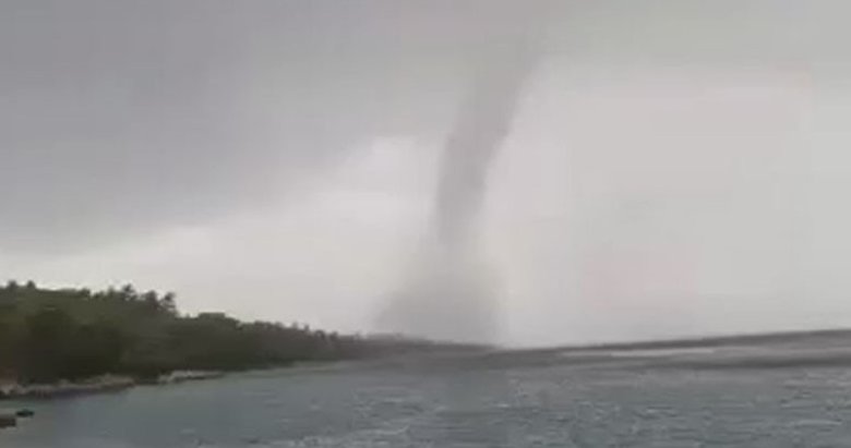 Muğla’nın Marmaris ilçesinde etkili olan fırtına ve sağanak yağış sırasında