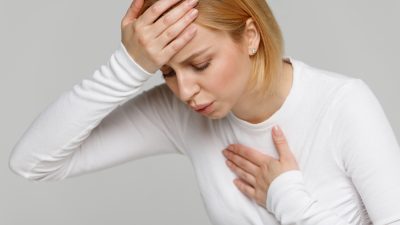 Ani göğüs sıkışması ve nefes alamama hissiyle acil servise başvuran