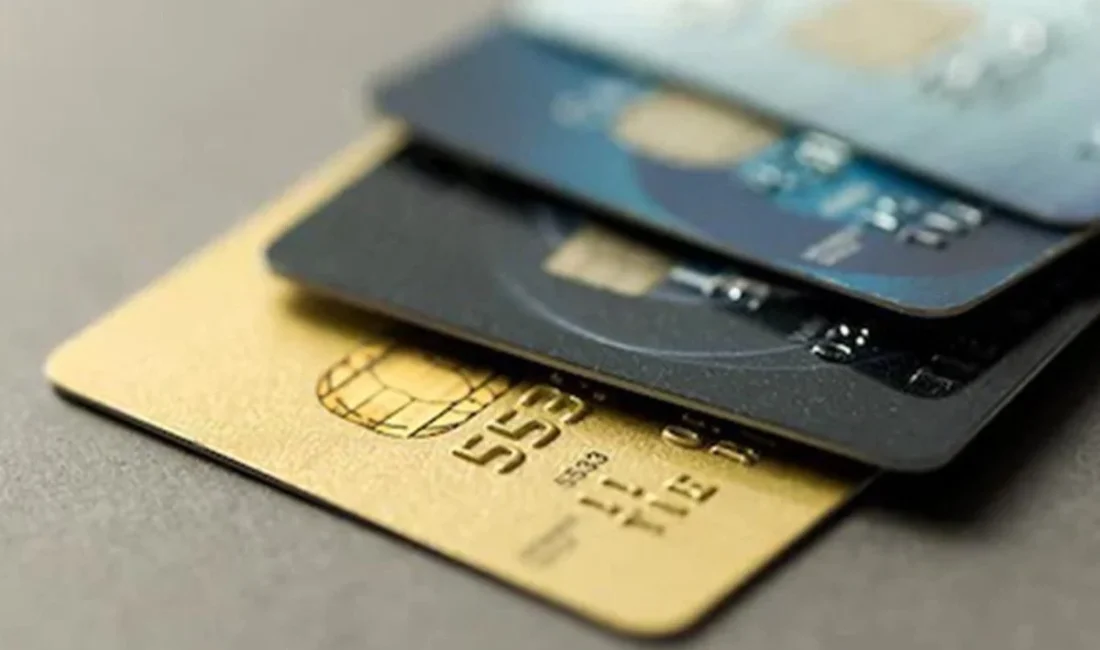 BDDK’nın yeni düzenlemesiyle kredi kartı limitleri yeniden hesaplanıyor. 400 bin