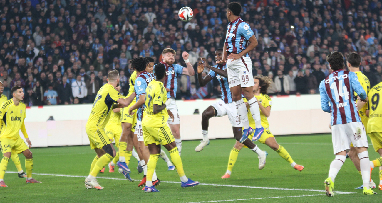 Trendyol Süper Lig’in 22. haftasında Trabzonspor, sahasında Fenerbahçe’ye 3-2 mağlup