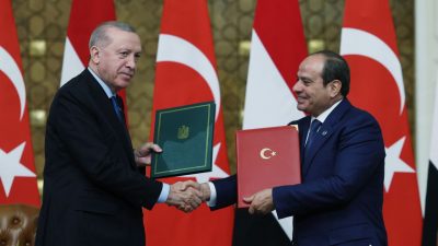 Cumhurbaşkanı Recep Tayyip Erdoğan ve Mısır Cumhurbaşkanı Abdulfettah es-Sisi’nin huzurunda,