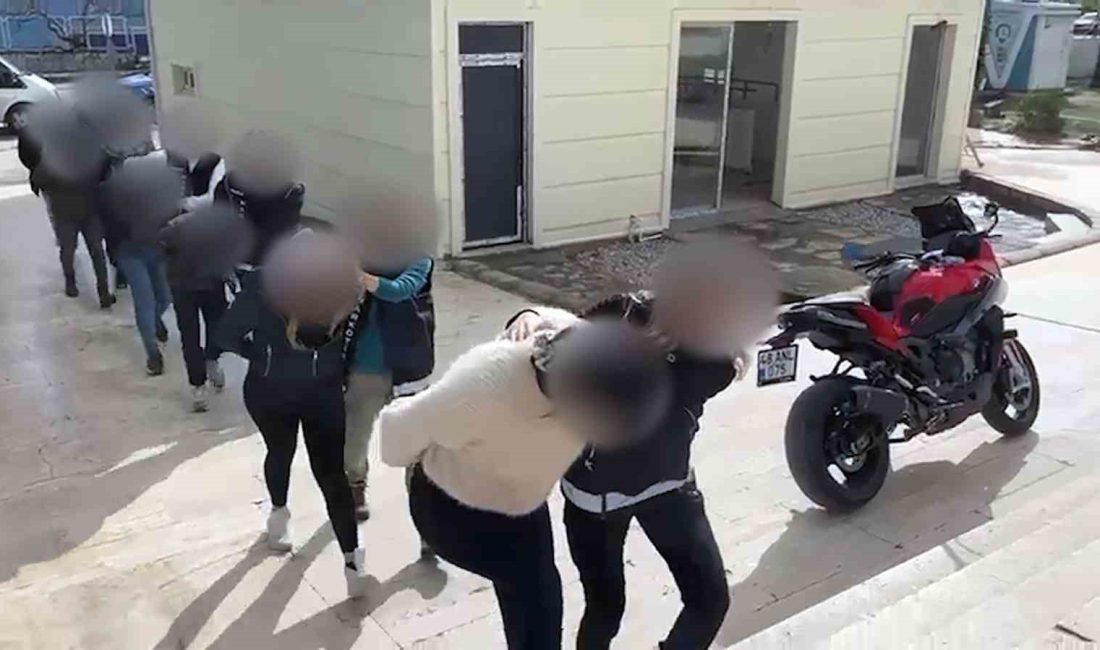 Muğla’nın Milas ilçesinde uyuşturucu satıcılarına yönelik düzenlenen operasyonda gözaltına alınan