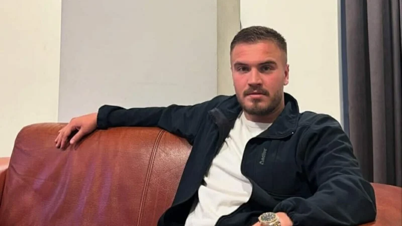 İzmir’in Karşıyaka ilçesinde elektrik direğine çarpan motosikletin sürücüsü 23 yaşındaki