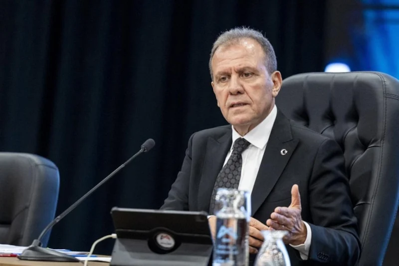 Mersin Büyükşehir Belediyesi’ne bağlı aşevinde dağıtılan kavurma yemeğinde tek tırnaklı