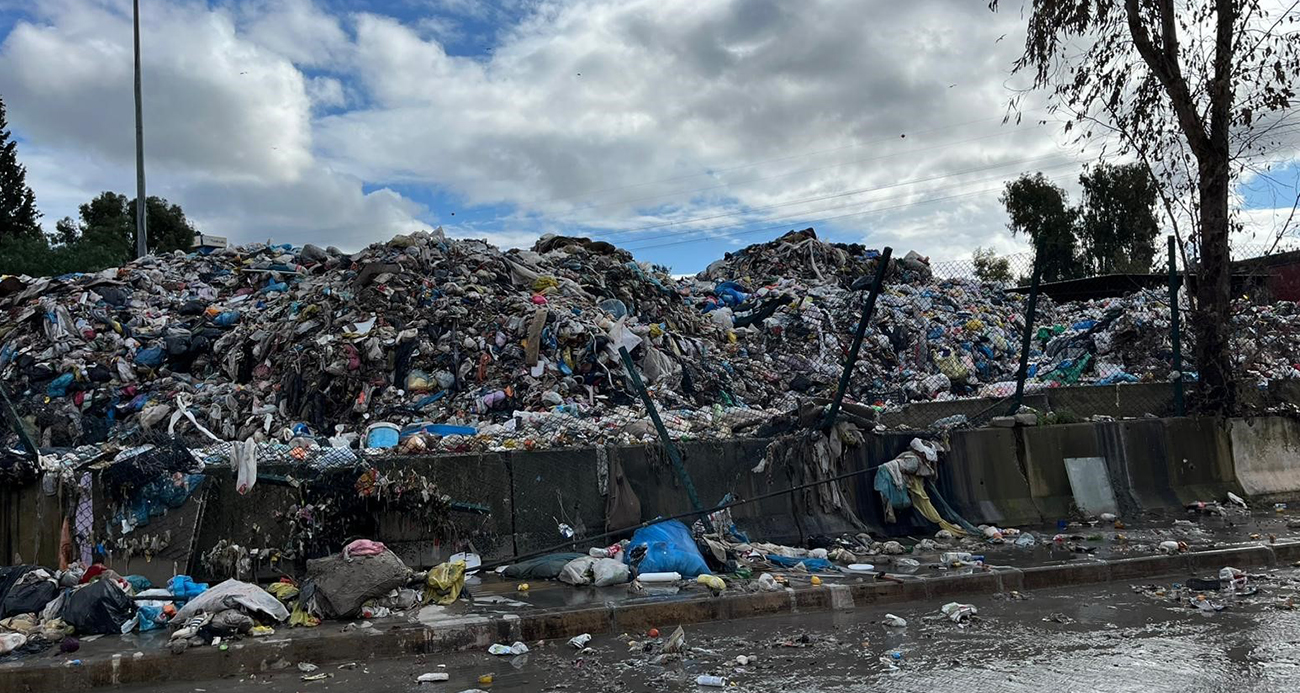 Buca Belediyesi Temizlik İşleri şantiyesinde biriken atıklar ve hijyen sorunları