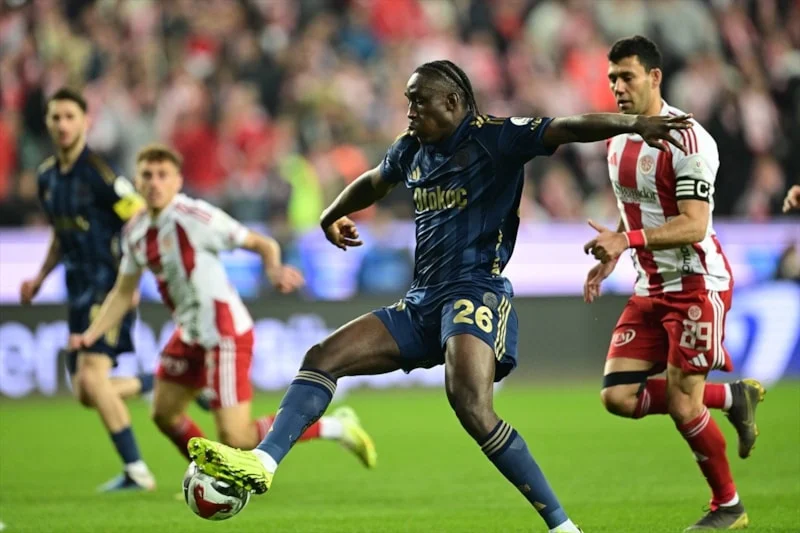 Süper Lig’in 24. haftasında Antalyaspor deplasmanına konuk olan Fenerbahçe, 2-0