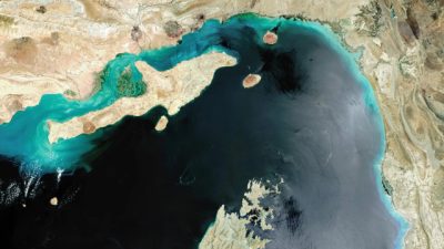 İran, kapatıldığını duyurduğu Hürmüz Boğazı’ndan geçmeye çalışan bir petrol tankerini