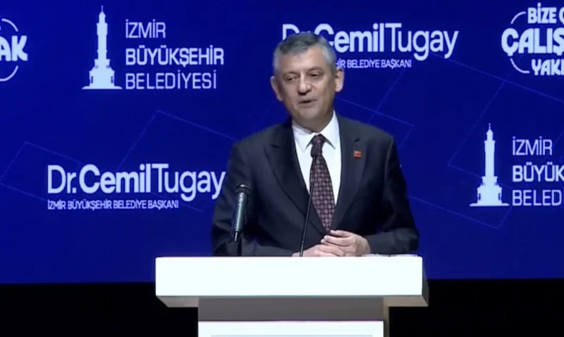 CHP Genel Başkanı Özgür Özel, İzmir’de yaptığı açıklamada, seçmenin zaman
