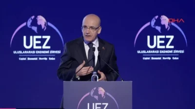 Mehmet Şimşek, küresel gerilimlerin ekonomiye etkilerini değerlendirerek Türkiye’nin mevcut şoklara